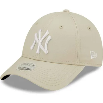 Beige justerbar kvindekasket med buet skygge 9FORTY League Essential New York Yankees MLB fra New Era