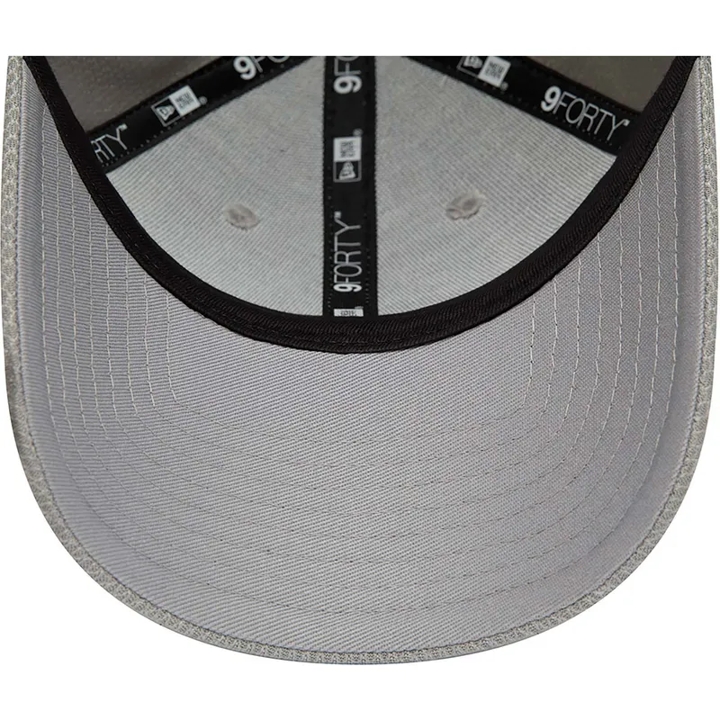 cappelli-curva-grigio-cinghia-regolabile-9forty-diamond-era-essential-dei-new-york-yankees-mlb-di-new-era cappelli-curva-grigio-cinghia-regolabile-9forty-diamond-era-essential-dei-new-york-yankees-mlb-di-new-era