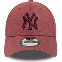 new-era-new-york-yankees-mlb-9forty-jersey-essential-verstellbare-kappe-mit-gebogenem-schirm-in-granatrot-mit-logo-in-granatrot