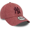 mutzen-gebogen-rot-verstellbares-band-granate-granate-9forty-jersey-essential-der-new-york-yankees-mlb-von-new-era