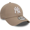 jasnobrazowa-regulowana-czapka-z-zakrzywionym-daszkiem-9forty-league-essential-new-york-yankees-mlb-new-era