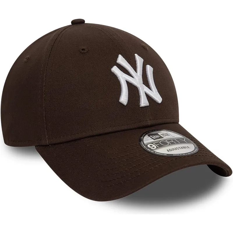 ciemnobrazowa-regulowana-czapka-z-zakrzywionym-daszkiem-9forty-league-essential-new-york-yankees-mlb-new-era
