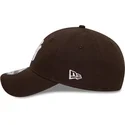 gorra-curva-marron-oscuro-ajustable-9forty-league-essential-de-new-york-yankees-mlb-de-new-era