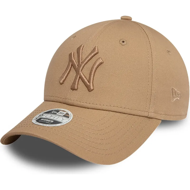 9forty-league-essential-new-york-yankees-mlb-justerbar-lysebrun-buet-kasket-med-lysebrunt-logo-til-kvinder-fra-new-era