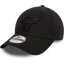 gorra-curva-negra-ajustable-con-logo-negro-9forty-essential-de-chicago-bulls-nba-de-new-era