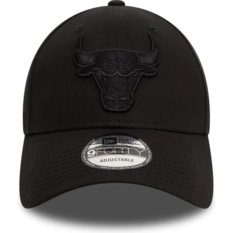 czarna-zakrzywiona-czapka-z-regulacja-i-czarnym-logo-9forty-essential-chicago-bulls-nba-od-new-era