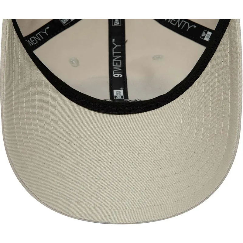 cappello-beige-curvo-regolabile-9twenty-repreve-heritage-script-di-new-era