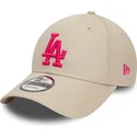 cappelli-curva-beige-cinghia-regolabile-rosa-9forty-league-essential-dei-los-angeles-dodgers-mlb-di-new-era