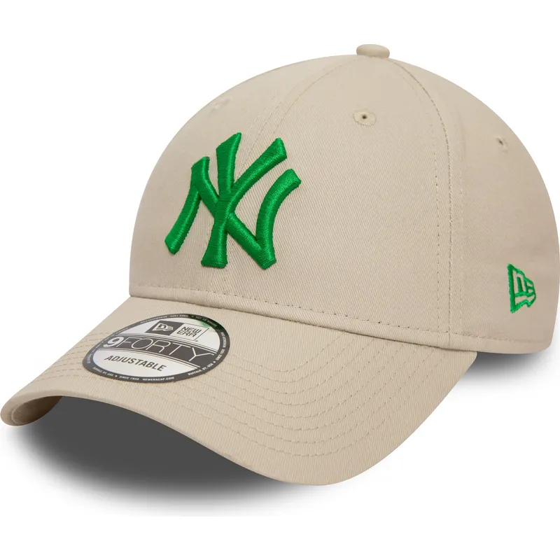 cappelli-curva-beige-cinghia-regolabile-9forty-league-essential-dei-new-york-yankees-mlb-di-new-era cappelli-curva-beige-cinghia-regolabile-9forty-league-essential-dei-new-york-yankees-mlb-di-new-era