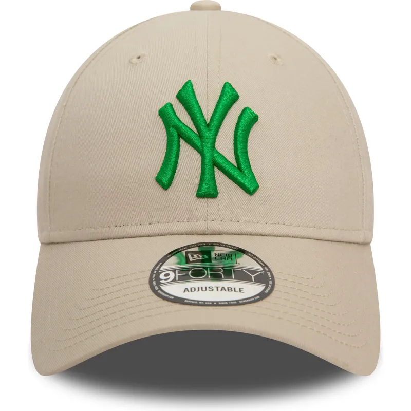 cappelli-curva-beige-cinghia-regolabile-9forty-league-essential-dei-new-york-yankees-mlb-di-new-era cappelli-curva-beige-cinghia-regolabile-9forty-league-essential-dei-new-york-yankees-mlb-di-new-era