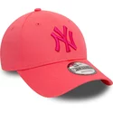 casquette-courbee-rose-ajustable-avec-logo-rose-9forty-league-essential-new-york-yankees-mlb-new-era