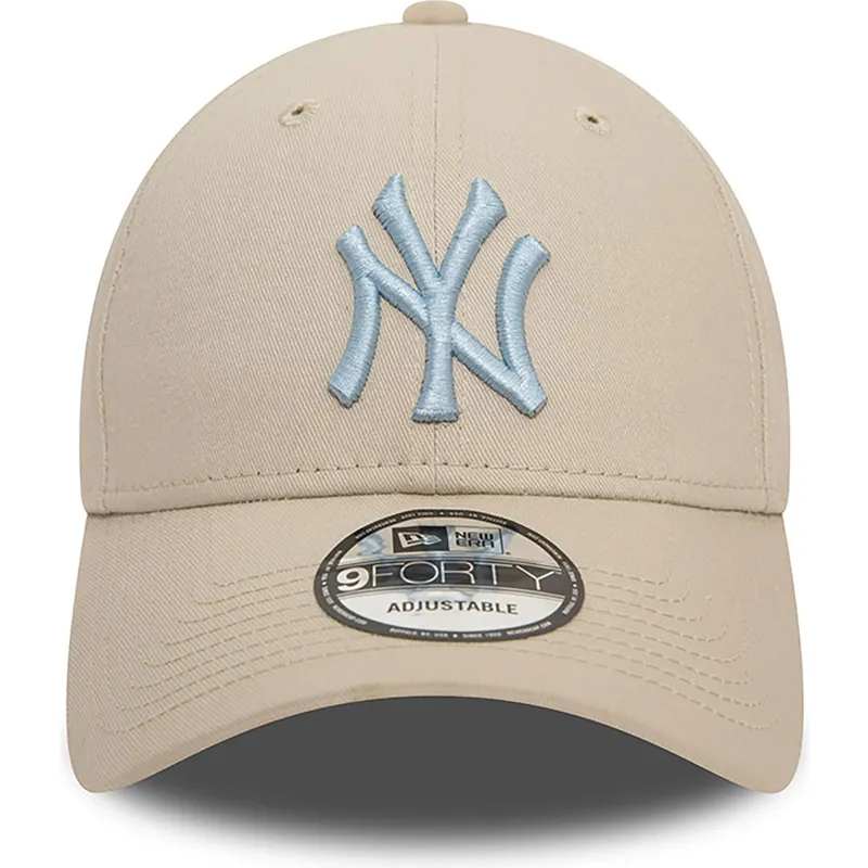 cappelli-curva-beige-cinghia-regolabile-claro-9forty-league-essential-dei-new-york-yankees-mlb-di-new-era
