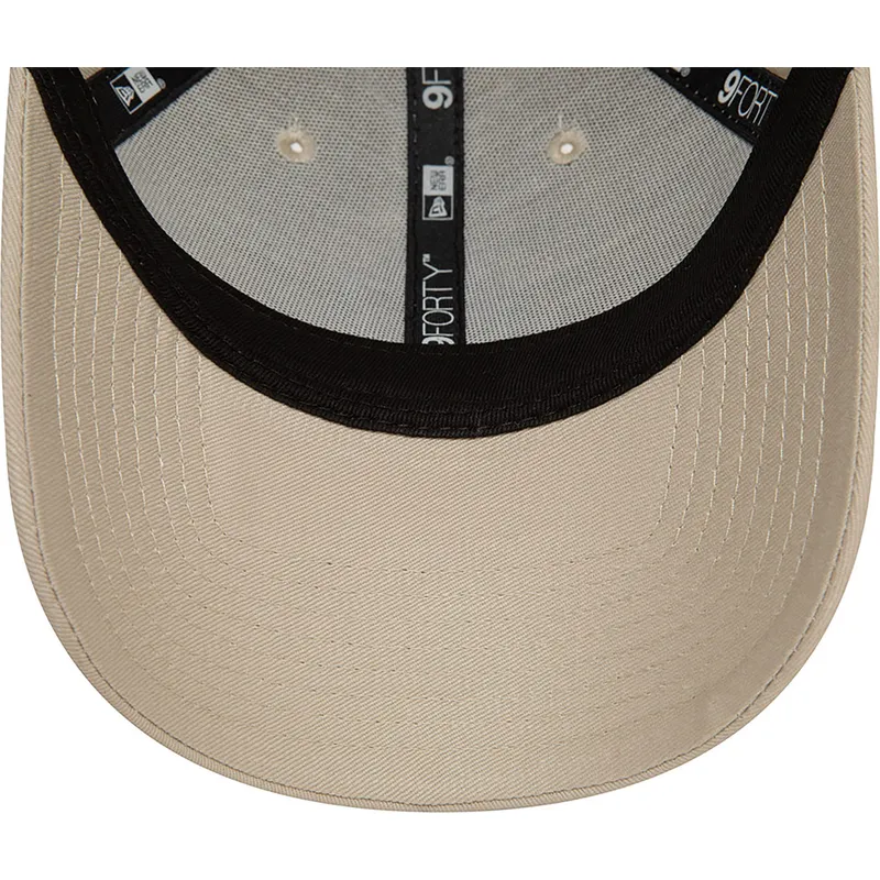cappelli-curva-beige-cinghia-regolabile-claro-9forty-league-essential-dei-new-york-yankees-mlb-di-new-era