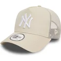 cappellino-trucker-beige-con-logo-bianco-a-frame-league-essential-dei-new-york-yankees-mlb-di-new-era