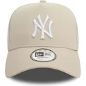 cappellino-trucker-beige-con-logo-bianco-a-frame-league-essential-dei-new-york-yankees-mlb-di-new-era