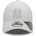 9forty-repreve-new-york-yankees-mlb-outline-verstellbare-weisse-kappe-mit-gebogenem-schirm-von-new-era