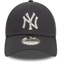 casquette-courbee-grise-ajustable-9forty-animal-infill-new-york-yankees-mlb-new-era