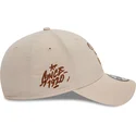 cappellino-curvo-beige-regolabile-9forty-repreve-basketball-pizza-di-new-era