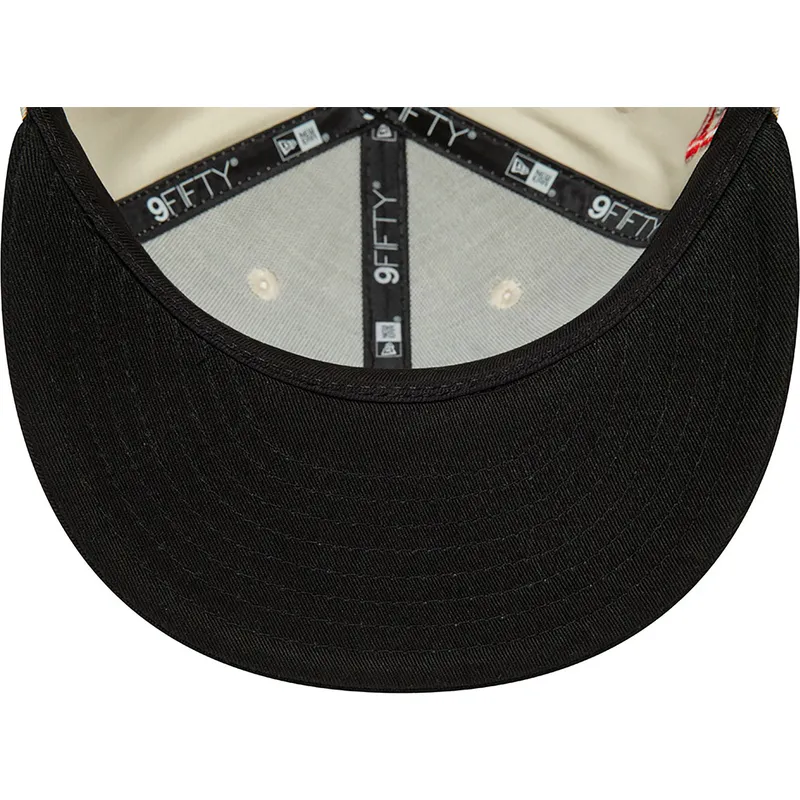 cappello-piatto-beige-e-nero-snapback-9fifty-logo-di-chicago-bulls-nba-di-new-era