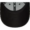 svart-justerbar-kurvad-keps-for-dam-9forty-monogram-fran-new-york-yankees-mlb-av-new-era