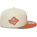 casquette-plate-beige-et-marron-snapback-9fifty-patch-new-york-yankees-mlb-new-era