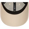 verstellbare-beige-9forty-kappe-mit-gebogenem-schirm-und-krabbenmotiv-von-new-era