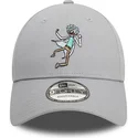 gra-justerbar-9forty-karakter-bojet-kasket-af-rick-sanchez-rick-og-morty-fra-new-era