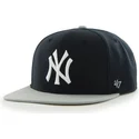 cappellino-piatto-nero-con-visiera-grigia-snapback-dei-new-york-yankees-mlb-sure-shot-di-47-brand
