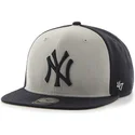 cappello-snapback-piatto-nero-e-bianco-dei-new-york-yankees-mlb-sure-shot-di-47-brand