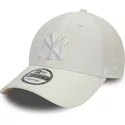 casquette-courbee-blanche-ajustable-avec-logo-blanc-9forty-linen-new-york-yankees-mlb-new-era