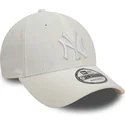 cappelli-curva-bianco-cinghia-regolabile-9forty-linen-dei-new-york-yankees-mlb-di-new-era