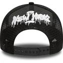 cappellino-trucker-bianco-e-nero-a-frame-graphic-di-hot-dog-new-york-di-new-era