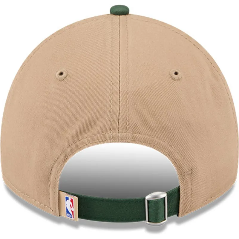 justerbar-brun-och-gron-kurvskarmkeps-9twenty-draft-2024-milwaukee-bucks-nba-fran-new-era