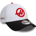 weisse-und-schwarze-gebogene-snapback-kappe-kevin-magnussen-9forty-von-haas-f1-team-formula-1-von-new-era