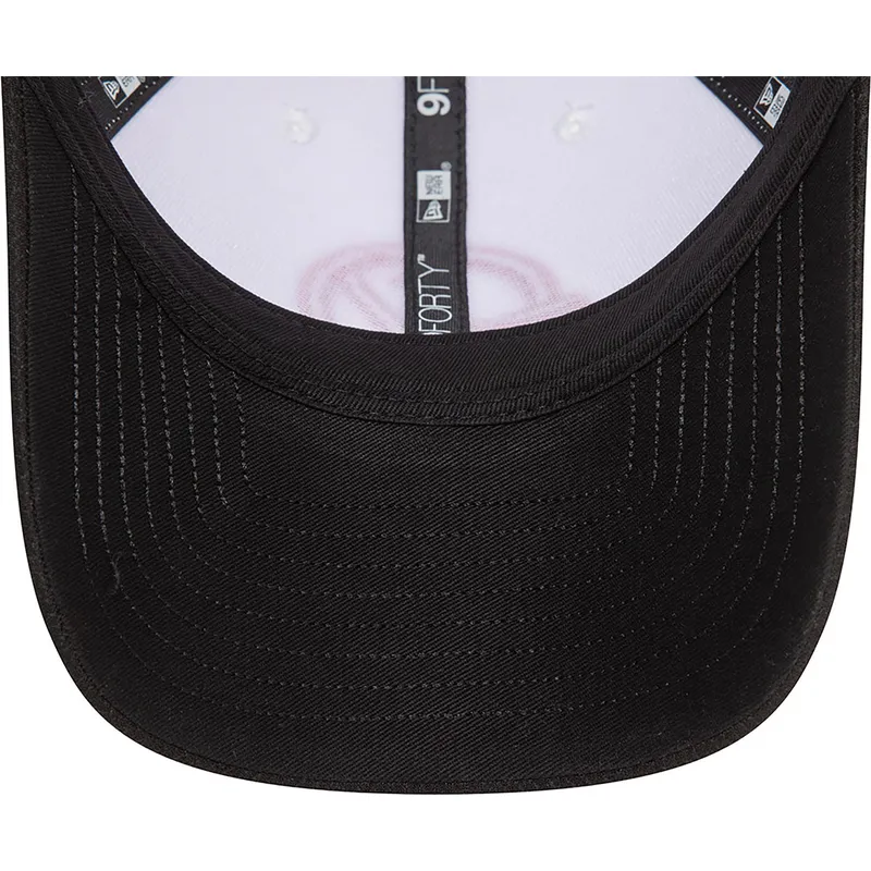 biala-i-czarna-czapka-z-zakrzywionym-daszkiem-snapback-kevin-magnussen-9forty-zespolu-haas-f1-team-formula-1-od-new-era