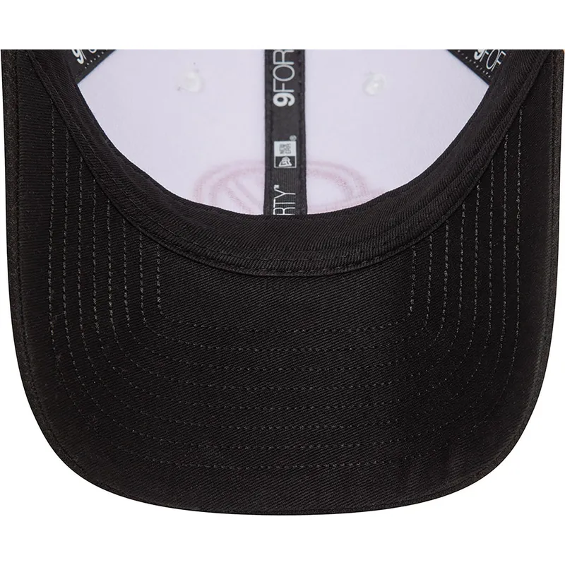 snapback-keps-med-bojd-skarm-i-svart-och-vitt-nico-hulkenberg-9forty-fran-haas-f1-team-formula-1-av-new-era