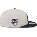 cappellino-piatto-beige-e-blu-navy-snapback-9fifty-4th-of-july-dei-boston-red-sox-mlb-di-new-era