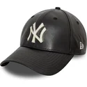 casquette-courbee-noire-ajustable-9forty-leather-new-york-yankees-mlb-new-era