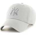 cappellino-curvo-grigio-chiaro-con-logo-grigio-dei-new-york-yankees-mlb-clean-up-di-47-brand