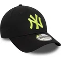 cappellino-nero-con-visiera-curva-regolabile-con-logo-verde-9forty-league-essential-dei-new-york-yankees-mlb-di-new-era