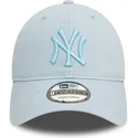 cappellino-visiera-curva-azzurro-chiaro-regolabile-con-logo-blu-9twenty-league-essential-di-new-york-yankees-mlb-di-new-era