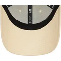 cappellino-beige-con-visiera-curva-regolabile-con-logo-rosso-9forty-essential-di-new-era