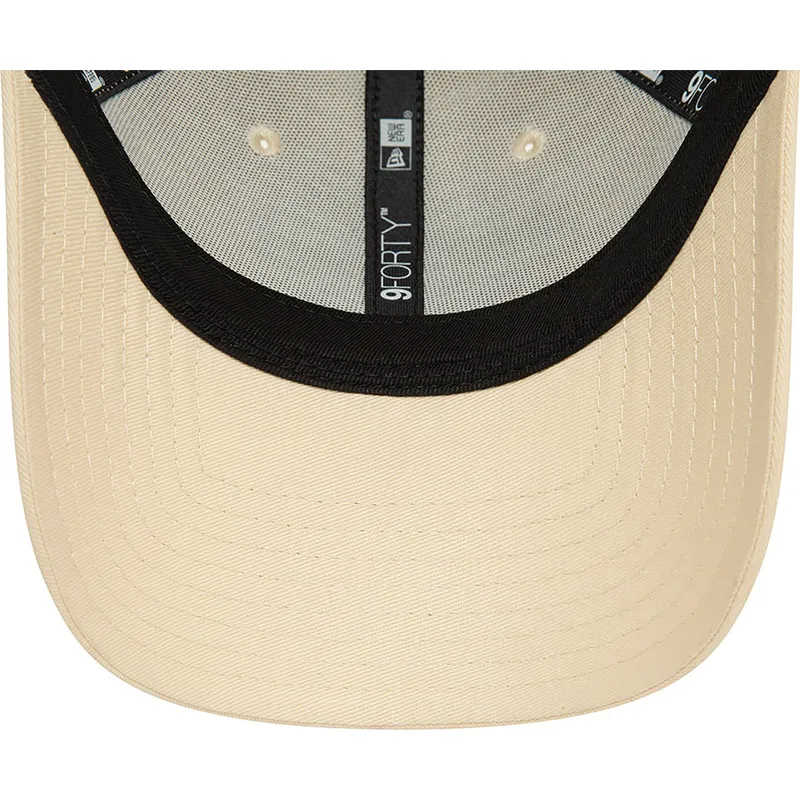 cappelli-curva-beige-cinghia-regolabile-9forty-di-new-era