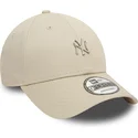 casquette-courbee-beige-ajustable-9forty-metallic-pin-new-york-yankees-mlb-new-era