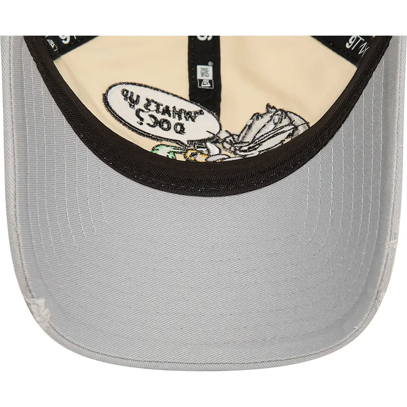 cappellino-beige-e-grigio-regolabile-9twenty-washed-di-bugs-bunny-looney-tunes-di-new-era