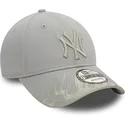 cappellino-curvo-grigio-regolabile-con-logo-grigio-9forty-flame-dei-new-york-yankees-mlb-di-new-era