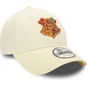 cappellino-beige-curvo-regolabile-9forty-di-hogwarts-harry-potter-di-new-era