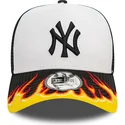 casquette-trucker-blanche-et-noire-a-frame-flame-new-york-yankees-mlb-new-era