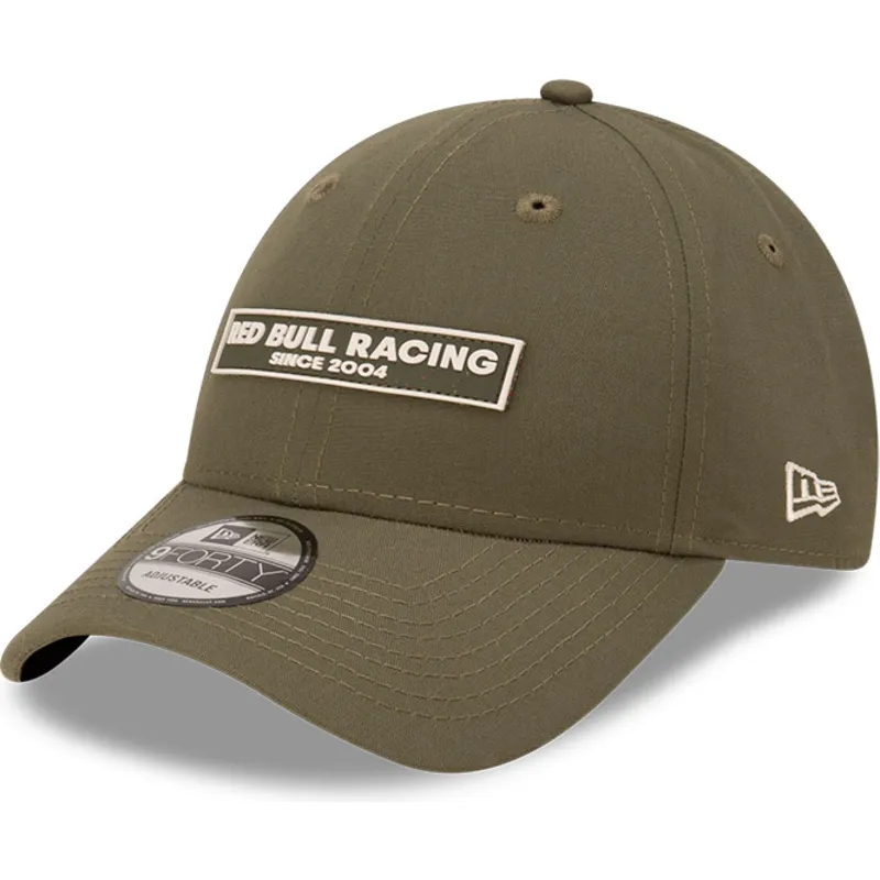 gron-justerbar-9forty-repreve-wordmark-kasket-med-buet-skygge-fra-red-bull-racing-formula-1-fra-new-era