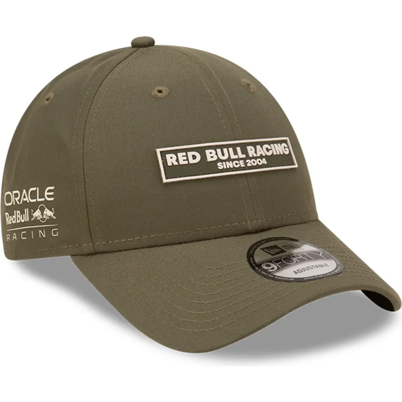 gron-justerbar-9forty-repreve-wordmark-kasket-med-buet-skygge-fra-red-bull-racing-formula-1-fra-new-era